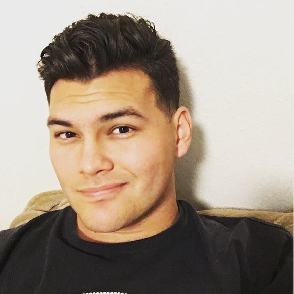 Meet your Posher, Luis - Picture 2 of 3